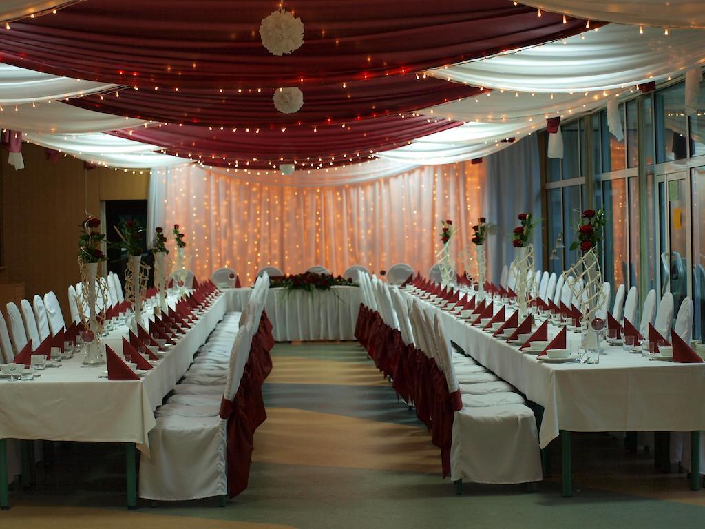 Ślesin Hotel Mikorzyn מראה חיצוני תמונה